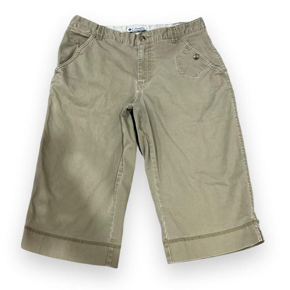 Columbia khaki capri shorts